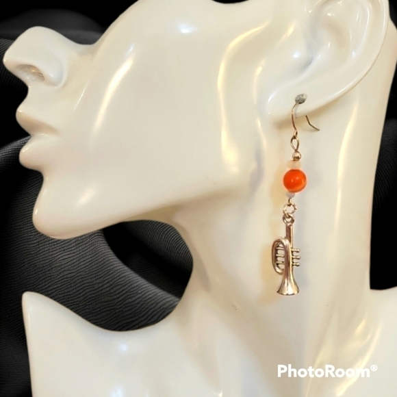 3/$30 HANDMADE agate czech glass trumpet dangle hook earrings - Picture 1 of 7